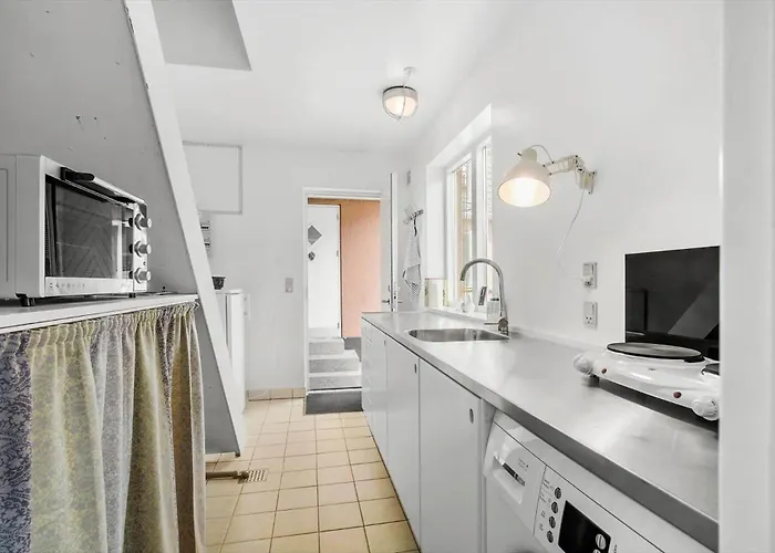 4789-ronne-stampen-vej-2-hus-22 * Ronne